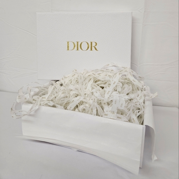 Dior White Gift Box and Tissue Paper Set with Gold Logo NWOT - Picture 2 of 6